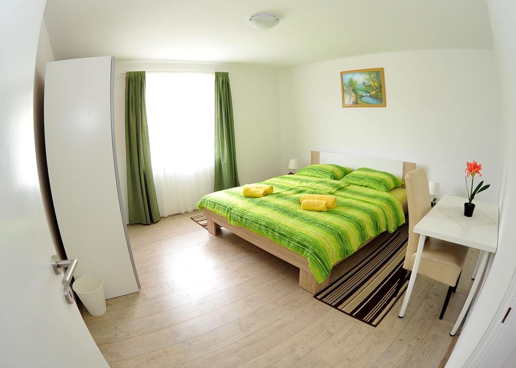 Apartments Zugec سيليست دريزنيكو الغرفة الصورة